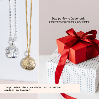 Erinnerungsschmuck als Geschenk mit Anhänger in naturform